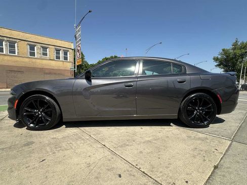 Used 2018 Dodge Charger SXT w/ Blacktop Package RWD image 8
