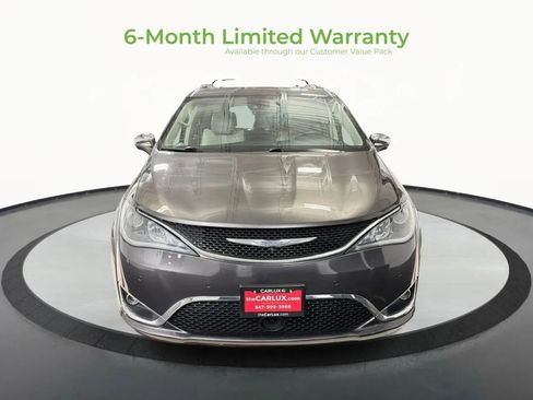 Used 2017 Chrysler Pacifica Limited image 2