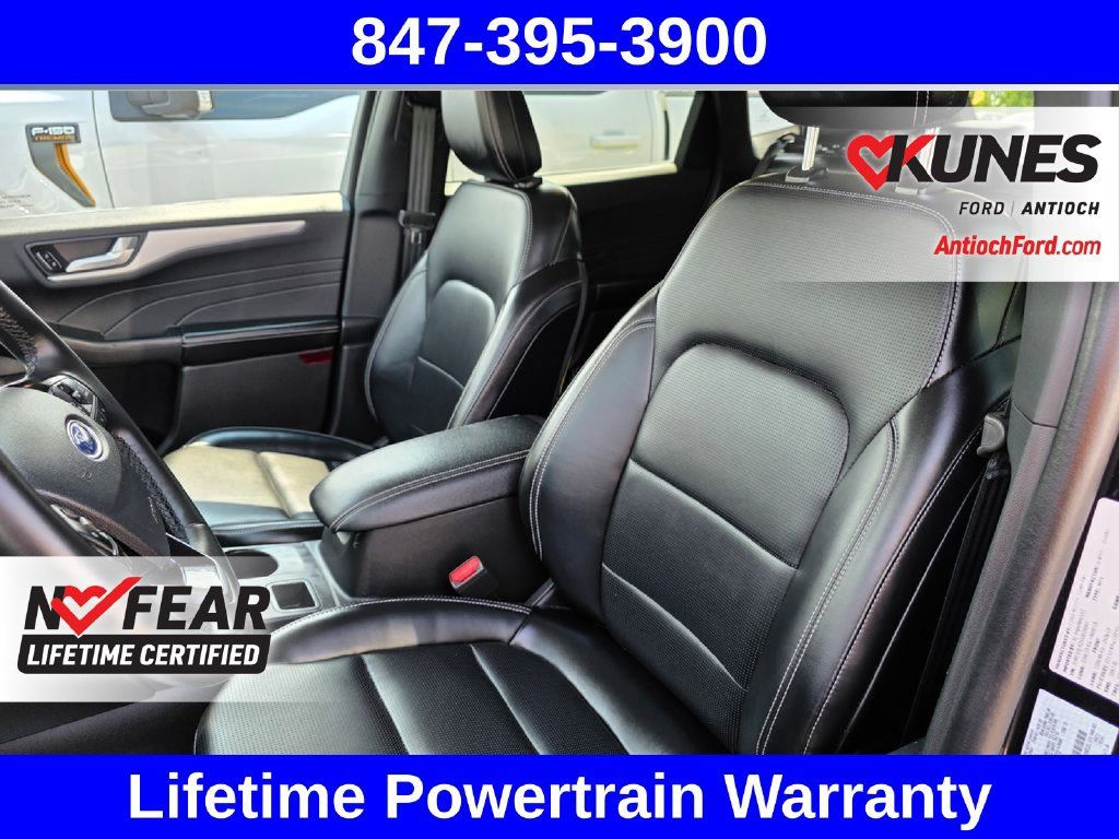 Certified 2025 Ford Escape Platinum AWD/4WD image 27