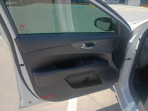 Used 2020 Kia Forte LXS FWD image 38