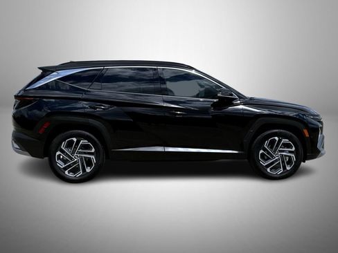 Certified 2025 Hyundai Tucson Limited AWD/4WD image 4