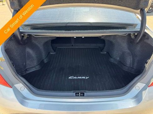 Used 2017 Toyota Camry SE w/ Moonroof Package FWD image 23