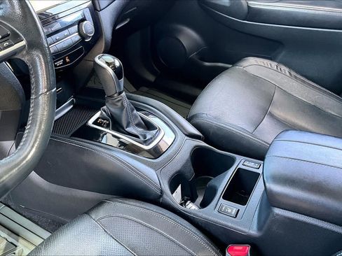 Used 2017 Nissan Rogue SL w/ SL Premium Package AWD/4WD image 16