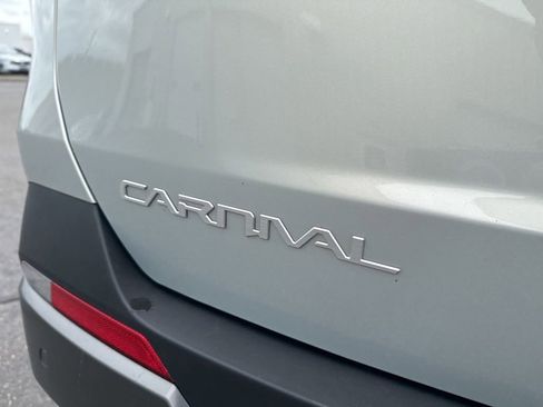 Used 2025 Kia Carnival SX FWD image 10