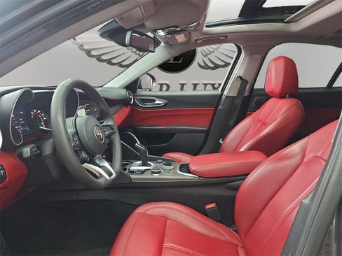 Used 2021 Alfa Romeo Giulia Ti w/ Nero Edizione image 9