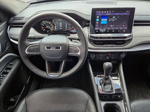 Used 2023 Jeep Compass Latitude w/ Sun and Sound Group AWD/4WD image 18