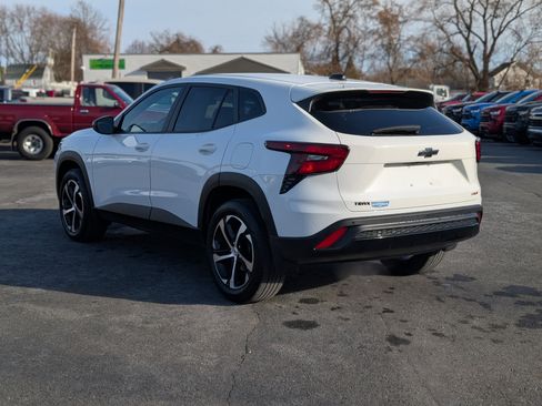 Used 2024 Chevrolet Trax RS w/ Sunroof Package image 12