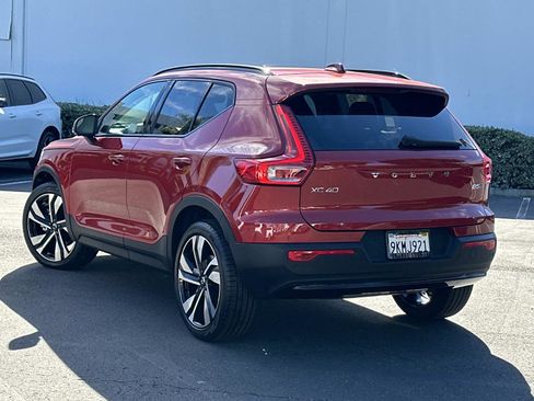 Certified 2024 Volvo XC40 B5 Plus w/ Climate Package image 6