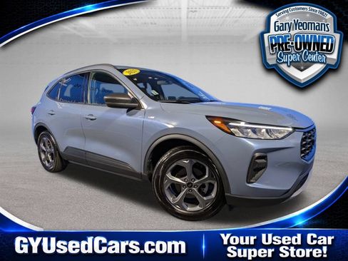 Used 2025 Ford Escape ST-Line FWD image 1