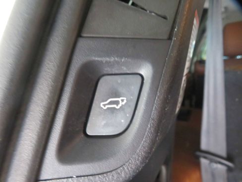 Used 2017 Toyota Sequoia Platinum RWD image 70