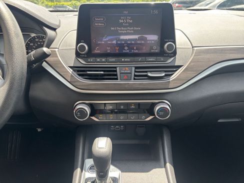 Used 2025 Nissan Altima 2.5 SV image 17