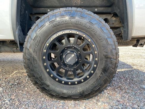 Used 2018 GMC Sierra 2500 SLT w/ Duramax Plus Package AWD/4WD image 5