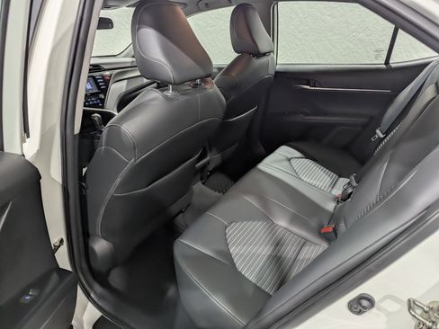 Used 2020 Toyota Camry SE image 10