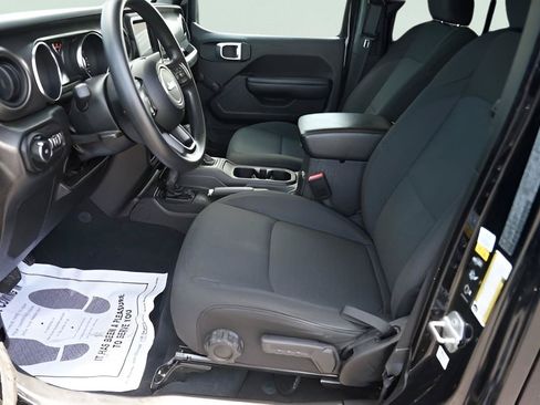 Used 2022 Jeep Wrangler Unlimited Sport AWD/4WD image 9