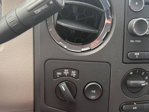 Used 2009 Ford F550 4x4 Regular Cab Super Duty image 40