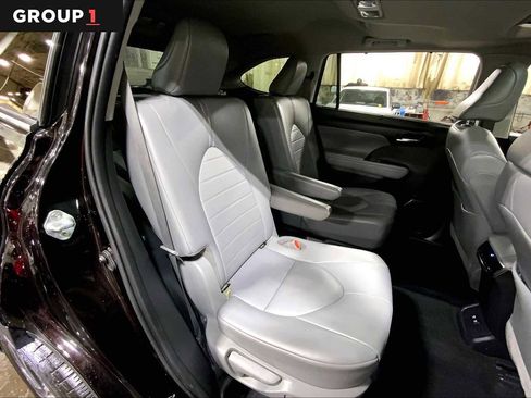 Certified 2021 Toyota Highlander XLE image 20