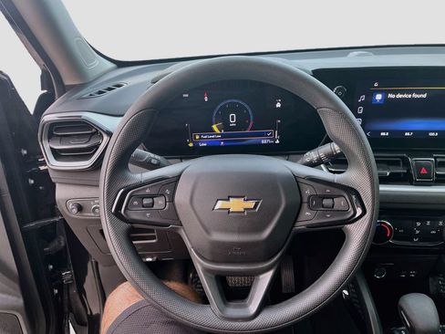 Used 2025 Chevrolet TrailBlazer LT w/ Driver Confidence Package FWD image 11