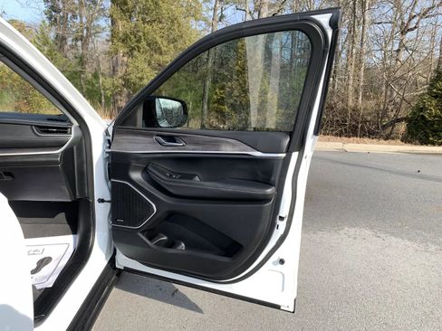 Used 2021 Jeep Grand Cherokee L Limited image 28