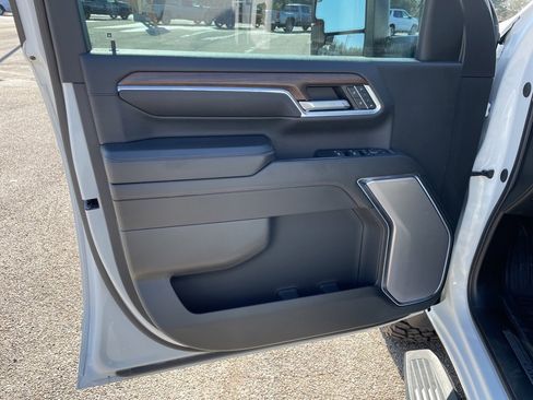 Used 2024 Chevrolet Silverado 2500 High Country w/ High Country Premium Package image 14