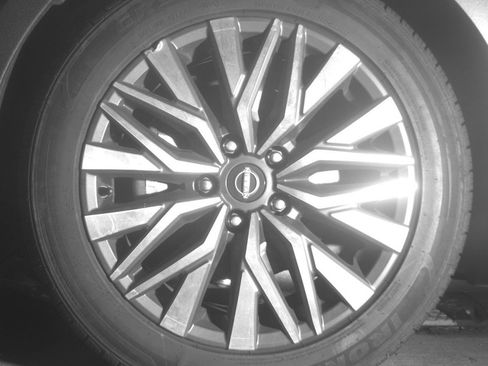 Used 2025 Nissan Altima 2.5 SV FWD image 12