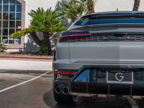 New 2026 Lamborghini Urus SE image 40