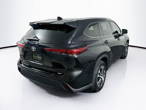 Used 2021 Toyota Highlander XLE FWD image 9