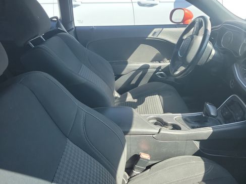 Used 2018 Dodge Challenger SXT image 10