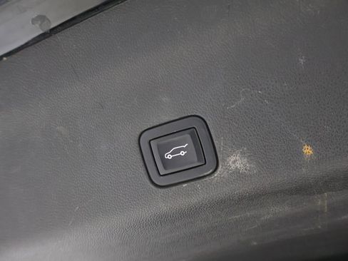 Used 2021 Chevrolet Suburban Z71 w/ Z71 Signature Package AWD/4WD image 23