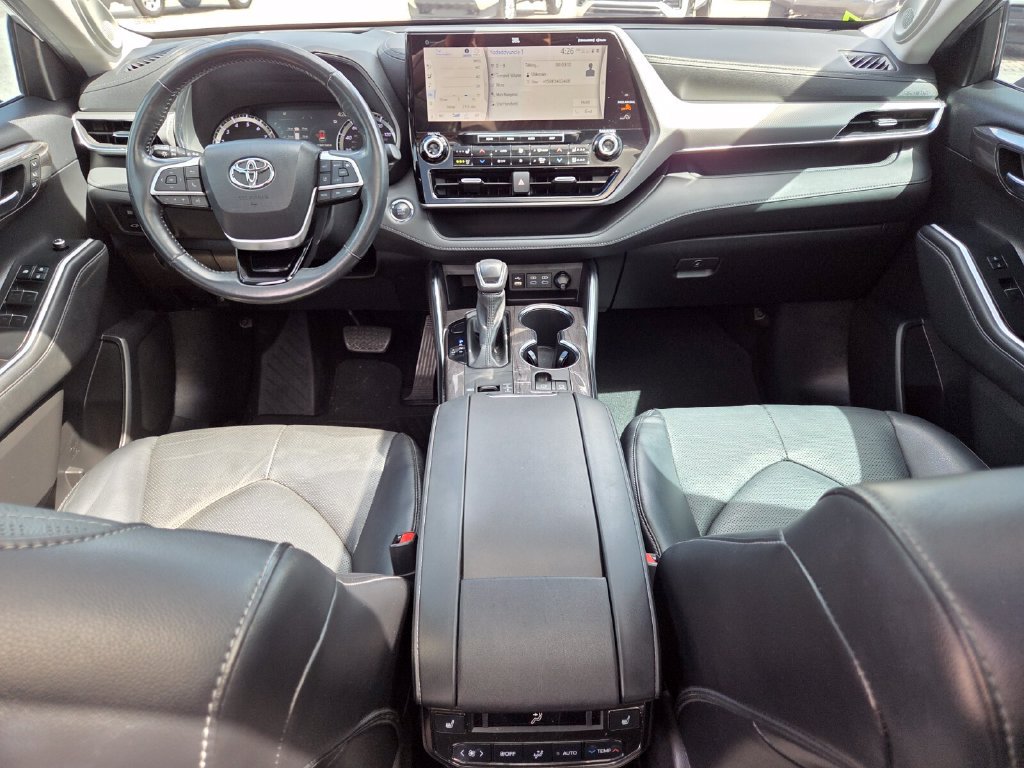 Certified 2022 Toyota Highlander Platinum FWD image 5