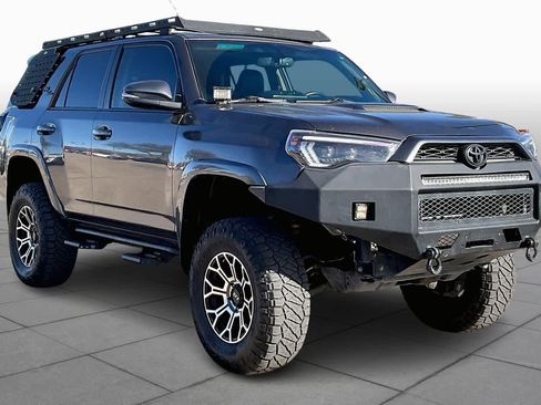Used 2018 Toyota 4Runner TRD Off-Road image 2