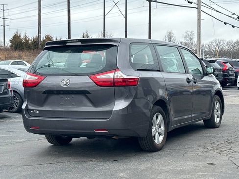 Used 2015 Toyota Sienna L image 5