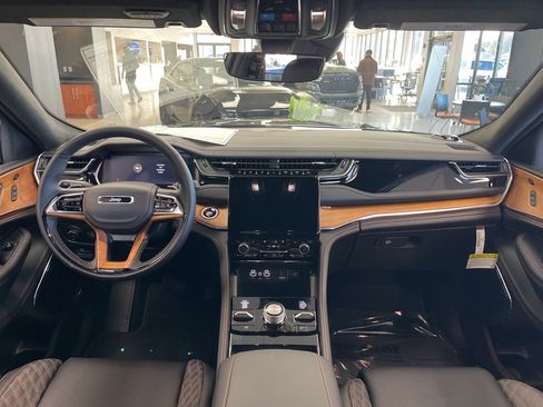 New 2025 Jeep Grand Cherokee Summit image 6