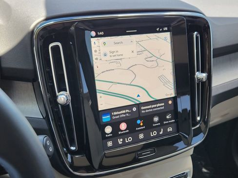 Used 2024 Volvo XC40 B5 Plus w/ Protection Package Premier AWD/4WD image 8