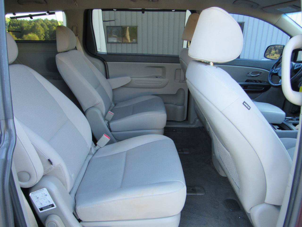 Used 2016 Kia Sedona LX w/ Option Group 020 FWD image 8