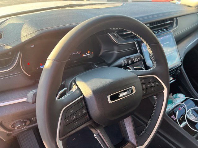 Used 2023 Jeep Grand Cherokee L Limited AWD/4WD image 9