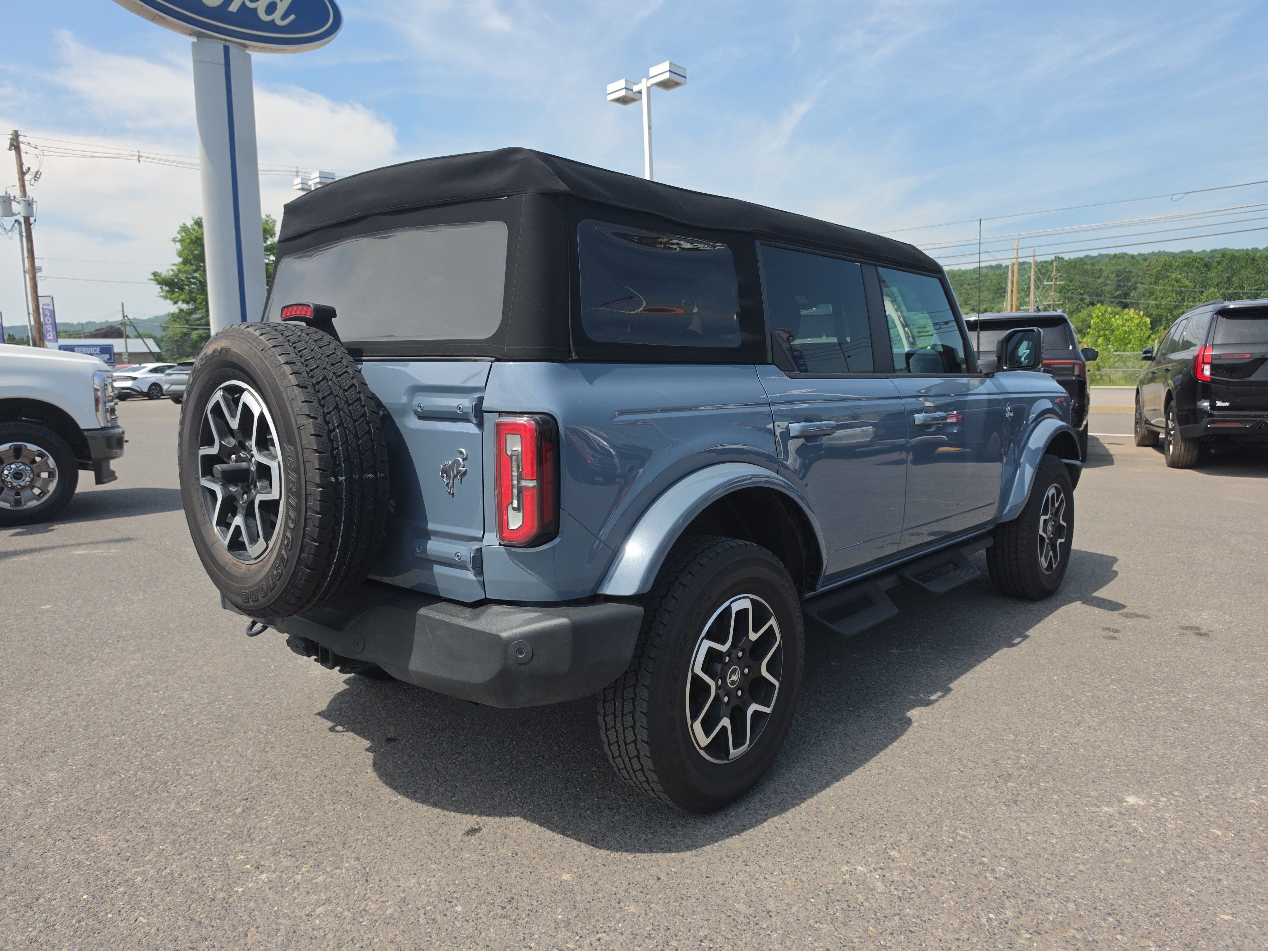 Used 2023 Ford Bronco Outer Banks AWD/4WD image 3