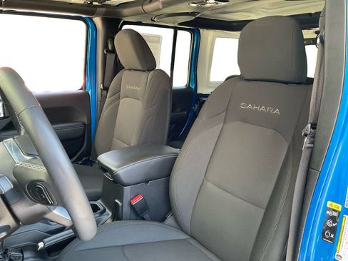 Used 2023 Jeep Wrangler Unlimited Sahara AWD/4WD image 26