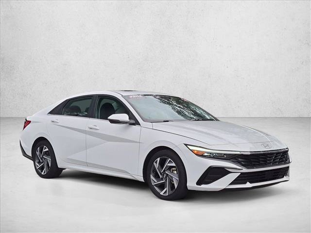 Used 2025 Hyundai Elantra Limited FWD image 3