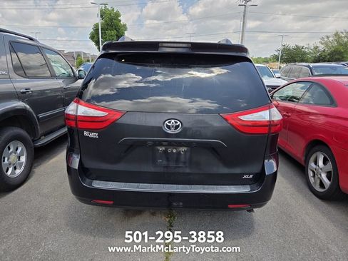 Used 2016 Toyota Sienna XLE FWD image 4