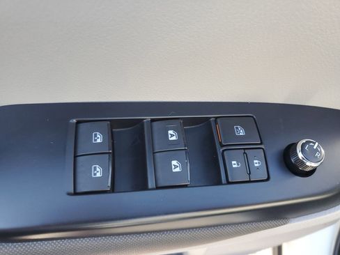 Used 2019 Toyota Highlander LE image 30