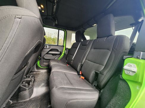 Used 2019 Jeep Wrangler Unlimited Sahara image 10