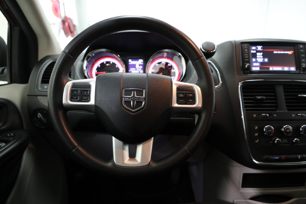 Used 2018 Dodge Grand Caravan SE w/ Rear Park Assist Package FWD image 15