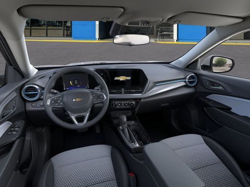 New 2026 Chevrolet Trax LT w/ LT Convenience Package FWD image 15