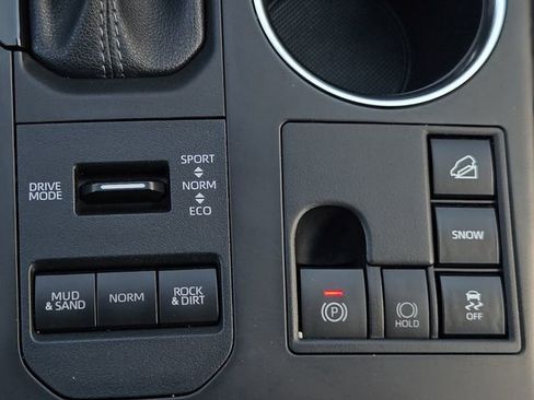 Used 2023 Toyota Highlander XLE AWD/4WD image 24