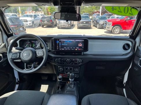 Used 2024 Jeep Wrangler Unlimited AWD/4WD image 14