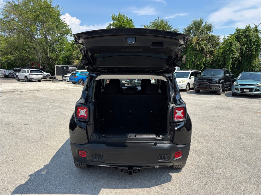 Used 2023 Jeep Renegade Latitude AWD/4WD image 39