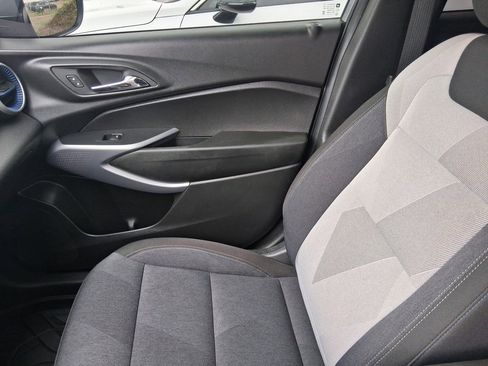 Used 2024 Chevrolet Trax LS w/ LS Convenience Package image 12