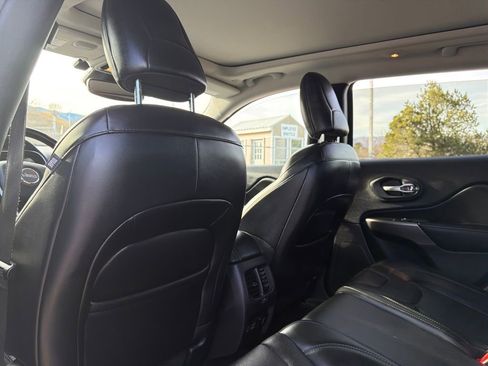 Used 2021 Jeep Cherokee Limited image 21