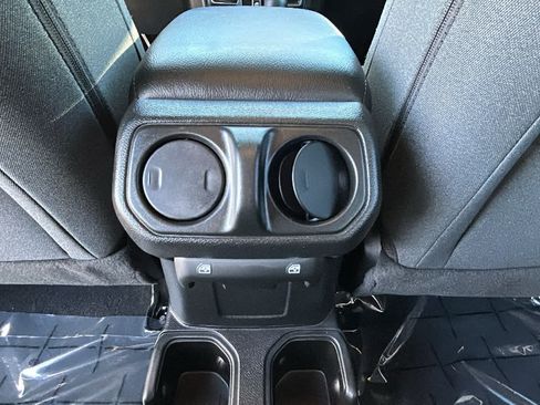 Used 2025 Jeep Wrangler Unlimited Sport AWD/4WD image 25