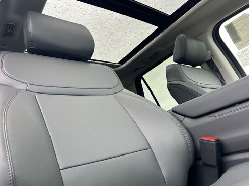 New 2026 Ford Expedition Active image 15